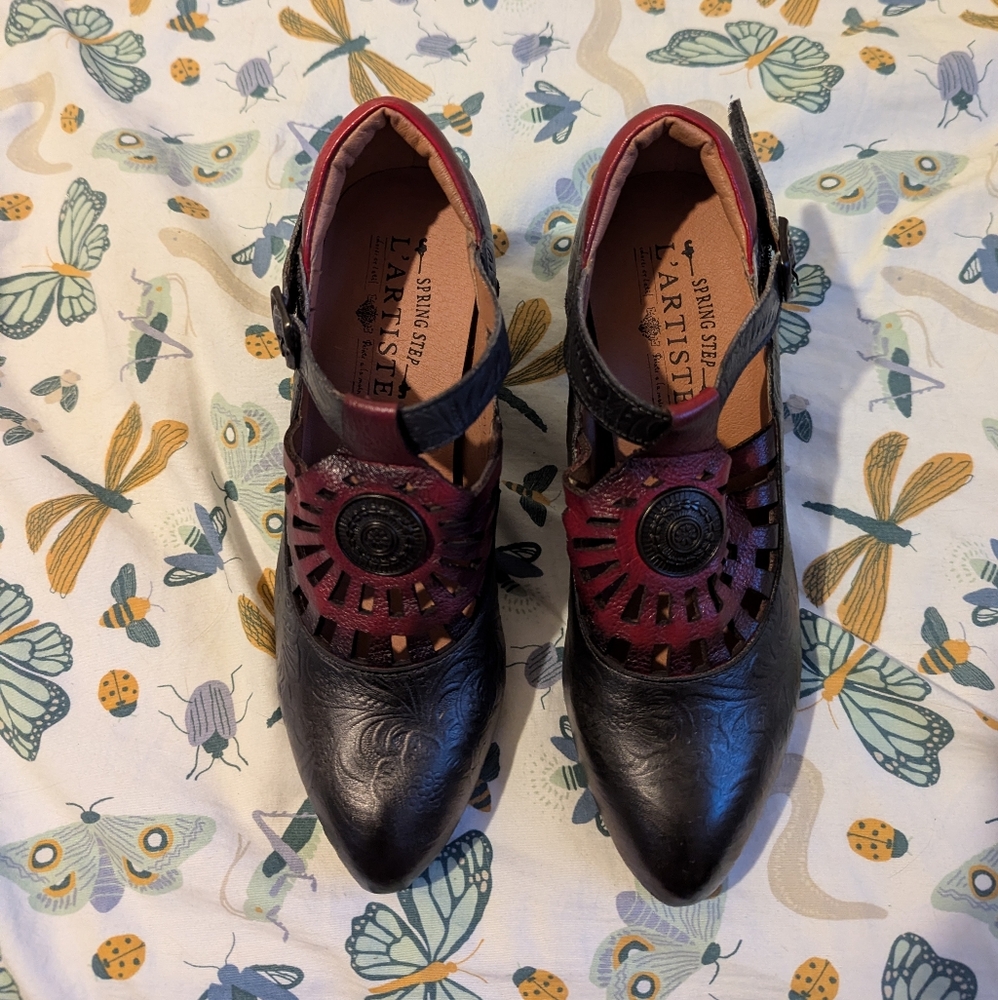 L'artiste gothic heels